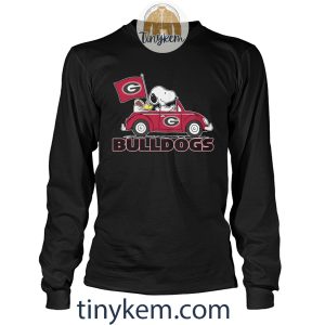 Georgia Bulldogs Football And Snoopy Driving Car Tshirt2B4 sux3h
