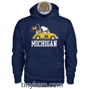 Michigan Wolverines With Snoopy Driving Car Tshirt2B2 hM5bg