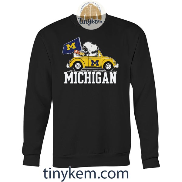 Michigan Wolverines With Snoopy Driving Car Tshirt