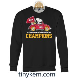 KC Chiefs 2023 AFC Champions With Snoopy Driving Car Tshirt2B3 E3Xje