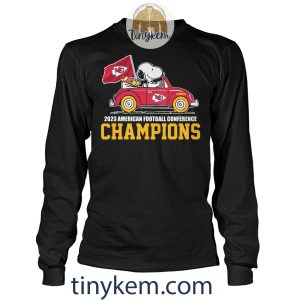 KC Chiefs 2023 AFC Champions With Snoopy Driving Car Tshirt2B4 b2eEr