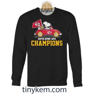 KC Chiefs 2023 Super Bowl Champions With Snoopy Driving Car Tshirt2B3 mE5My