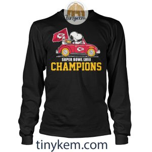 KC Chiefs 2023 Super Bowl Champions With Snoopy Driving Car Tshirt2B4 auual