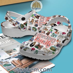 Modern Family Icons Bundle Unisex Clog Crocs2B2 DNUXz